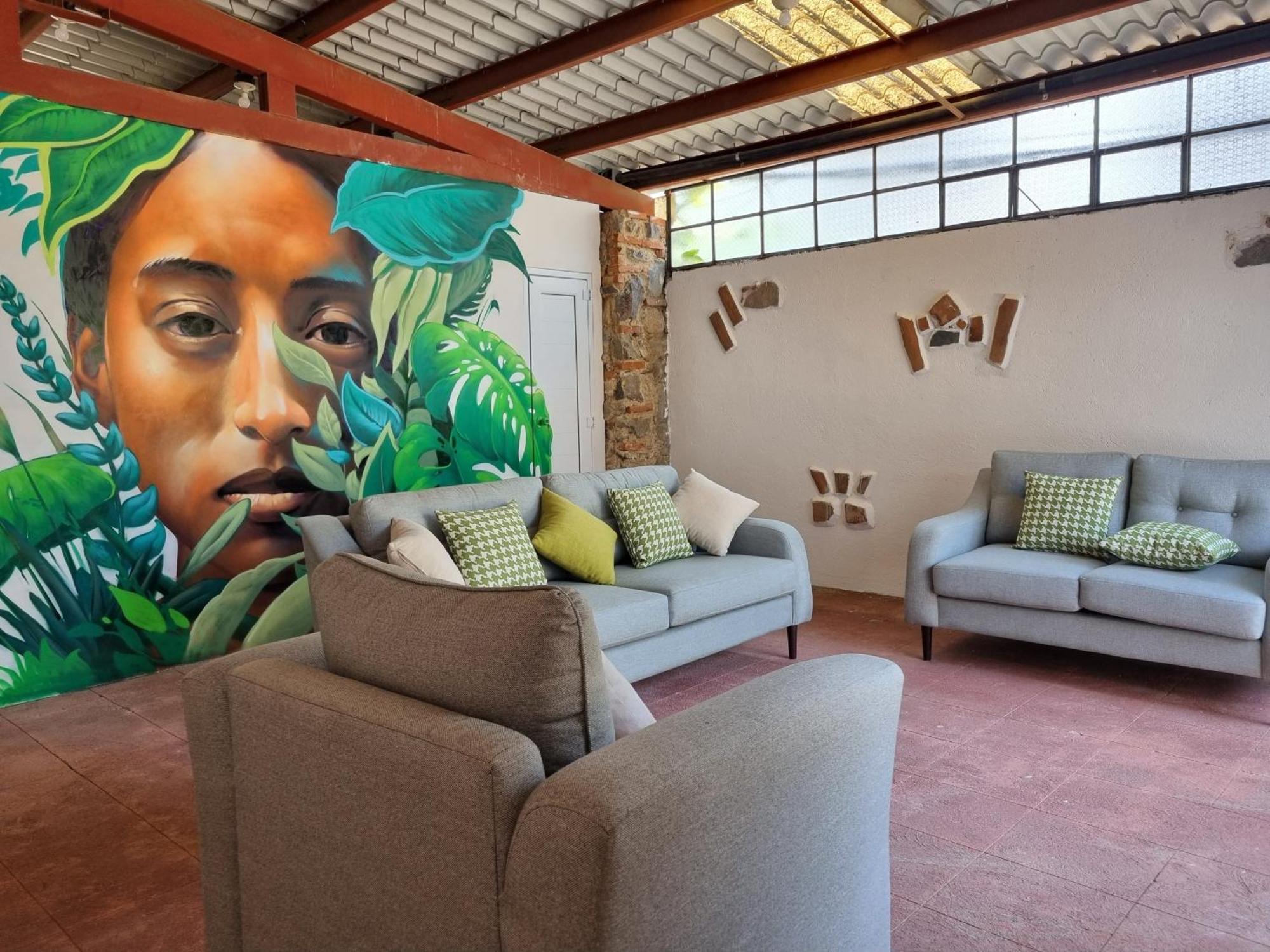 Central Hostel San Sebastian Antigua Екстер'єр фото